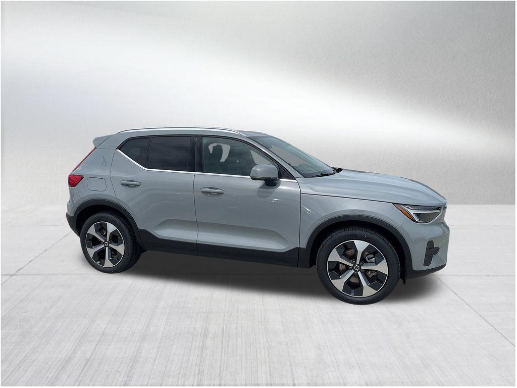 new 2025 Volvo XC40 car, priced at $45,035