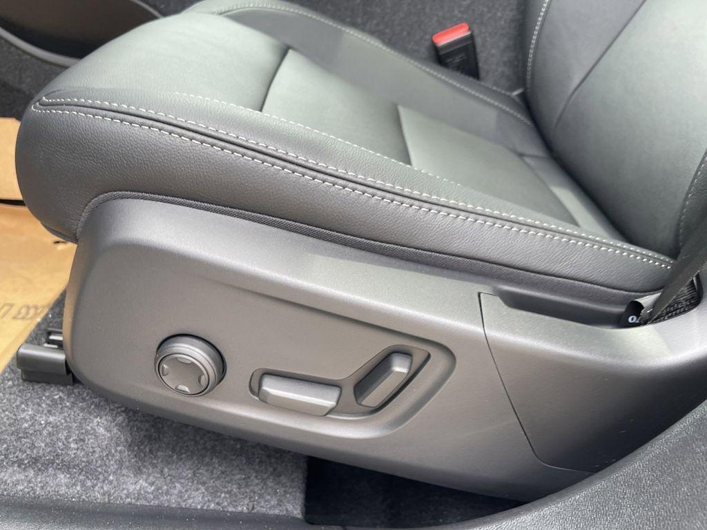 new 2025 Volvo XC40 car, priced at $45,035
