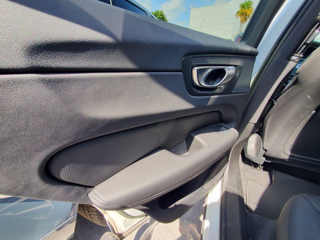 used 2022 Volvo XC60 Recharge Plug-In Hybrid car, priced at $38,490