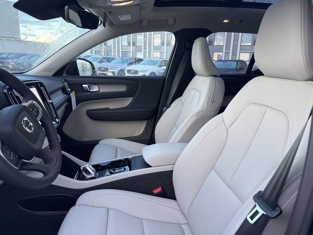 new 2025 Volvo XC40 car, priced at $41,580