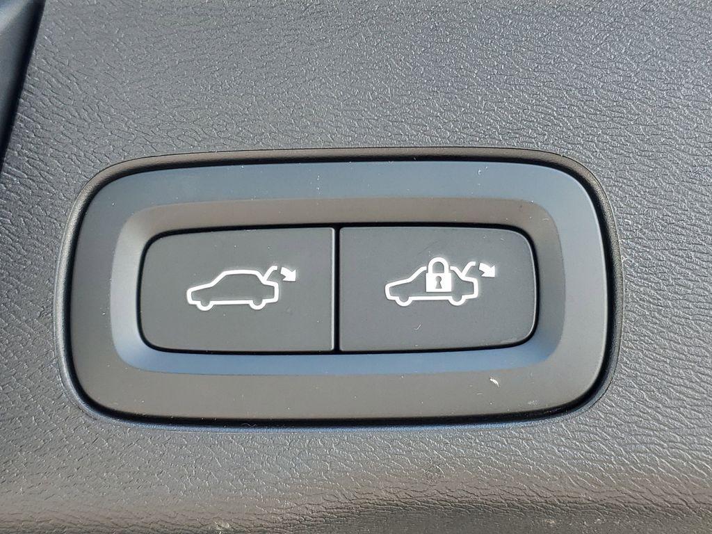 used 2022 Volvo XC60 car, priced at $33,490