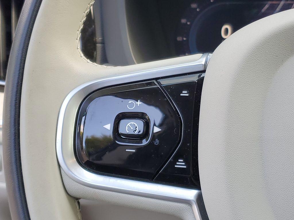 used 2022 Volvo XC60 car, priced at $33,490