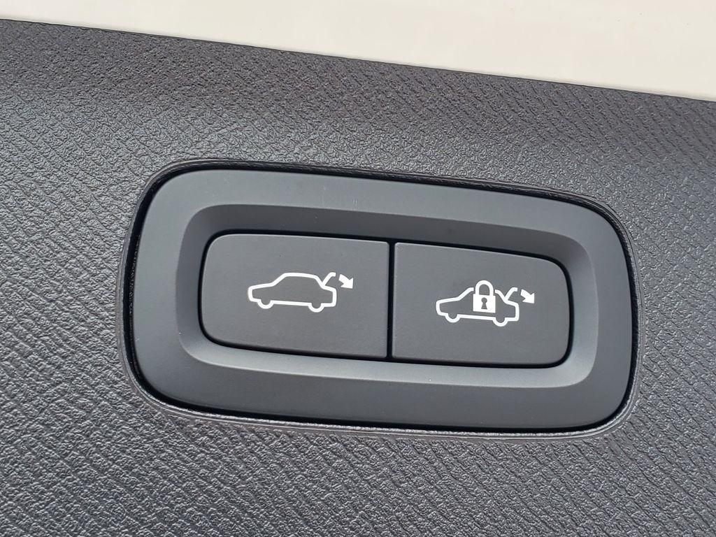 used 2022 Volvo XC90 Recharge Plug-In Hybrid car, priced at $37,990