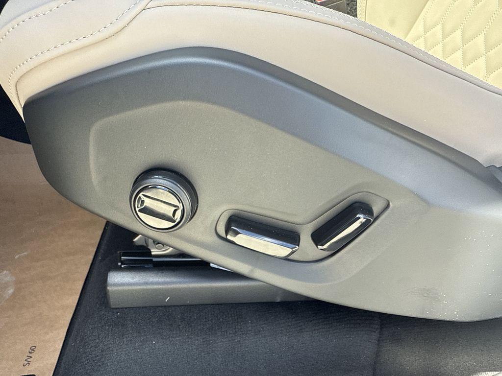 new 2025 Volvo XC90 Plug-In Hybrid car, priced at $73,295