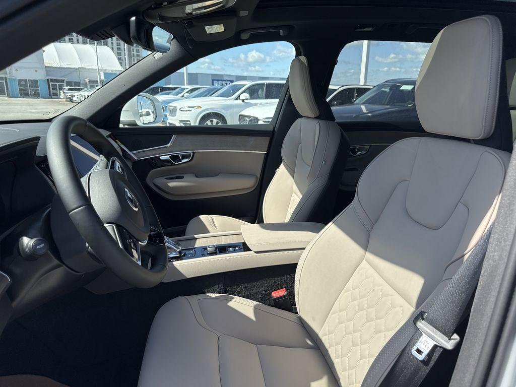 new 2025 Volvo XC90 Plug-In Hybrid car, priced at $73,295
