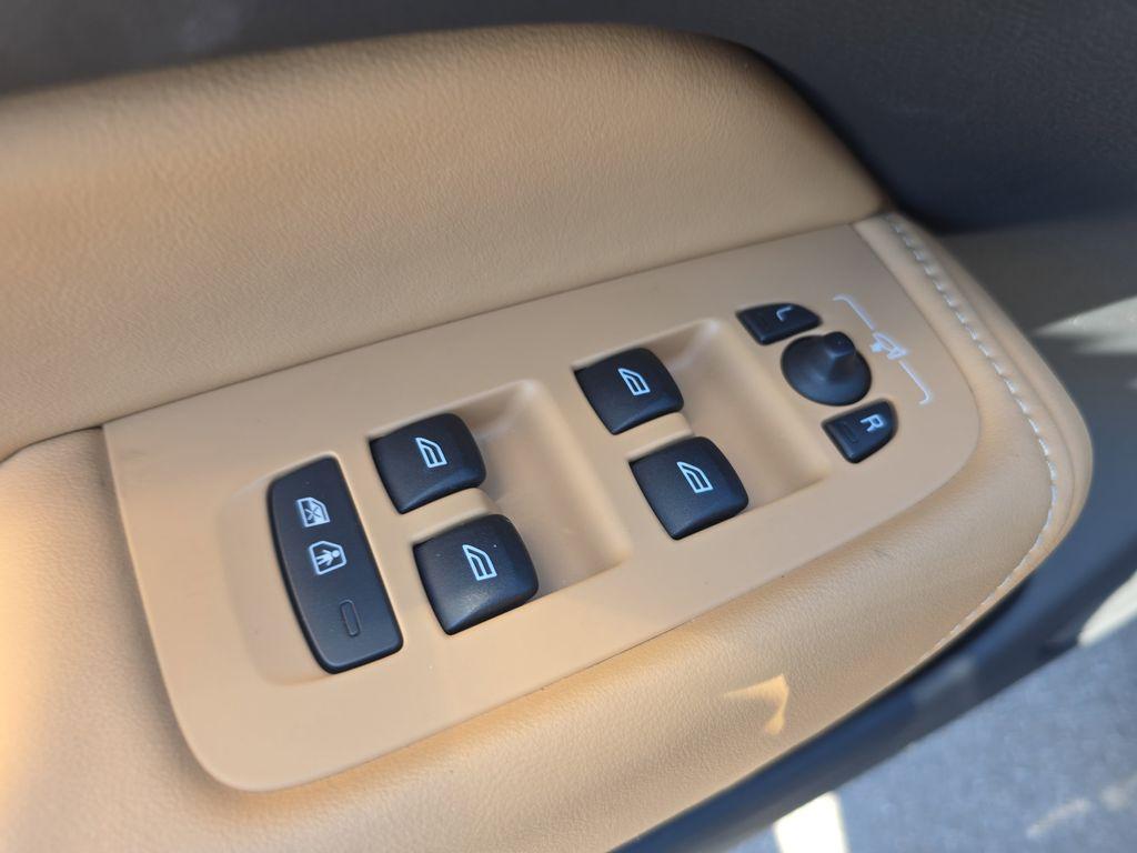 used 2024 Volvo XC60 car, priced at $39,490