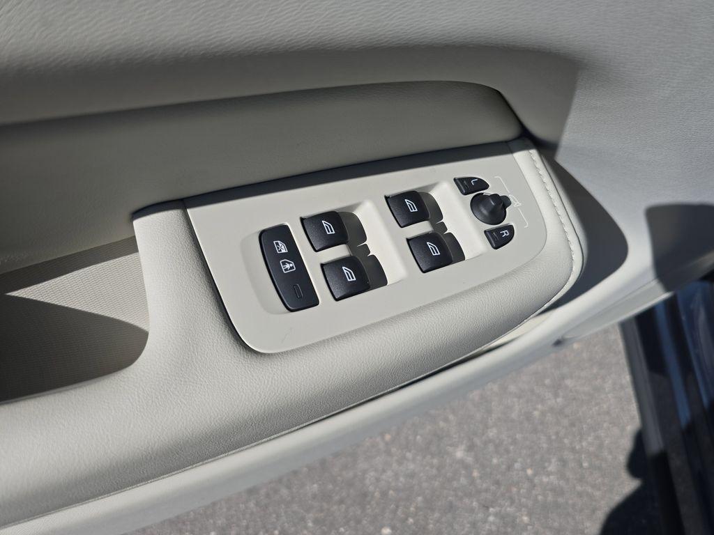 used 2024 Volvo XC60 Recharge Plug-In Hybrid car, priced at $44,490