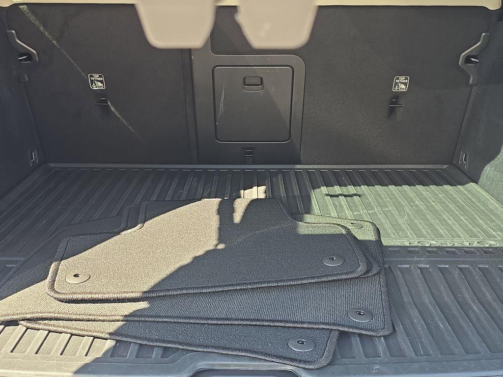 used 2024 Volvo XC60 Recharge Plug-In Hybrid car, priced at $44,490