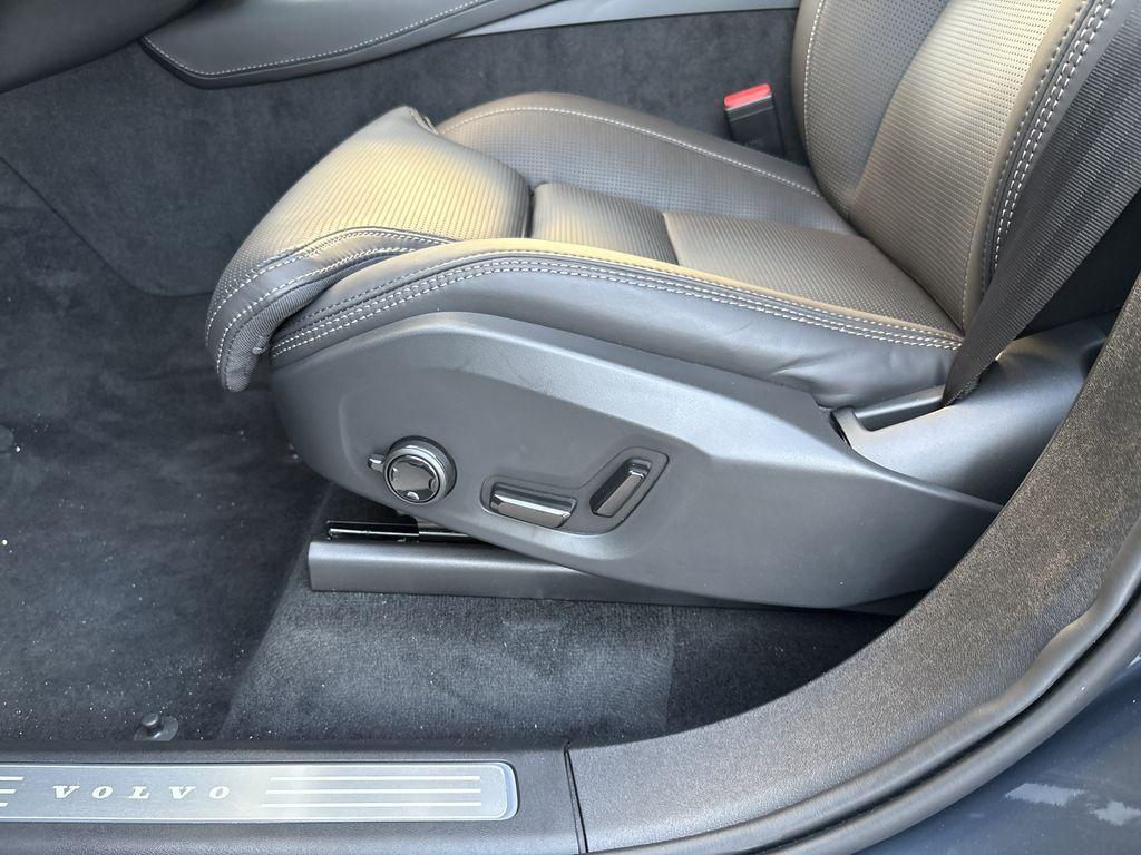 new 2025 Volvo XC90 car, priced at $61,575