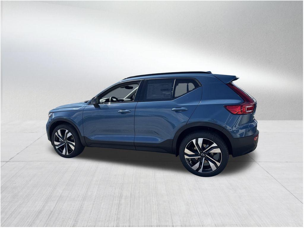 new 2025 Volvo XC40 car, priced at $50,945