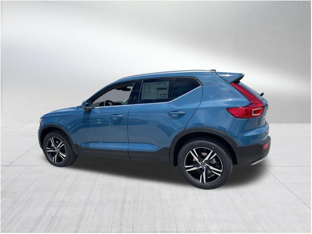 new 2025 Volvo XC40 car, priced at $40,665