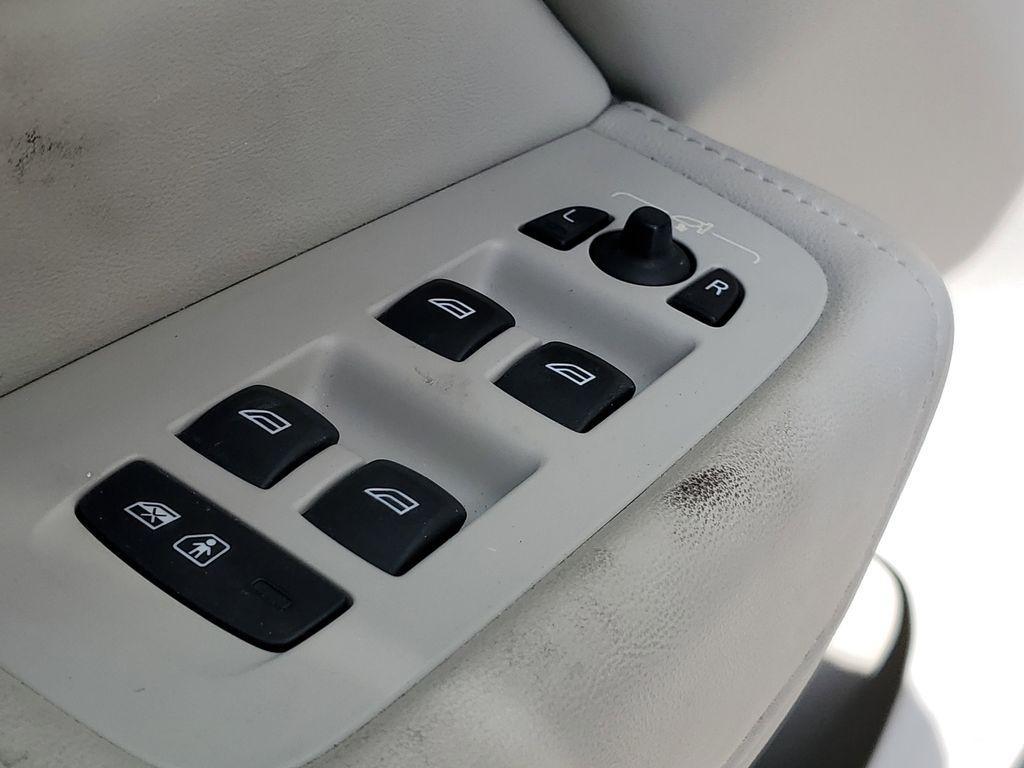 used 2022 Volvo XC60 car, priced at $33,990