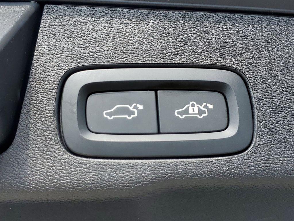used 2022 Volvo XC60 car, priced at $33,990