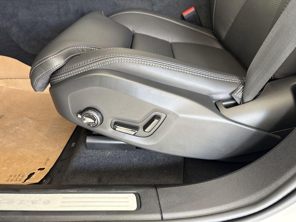 new 2026 Volvo XC60 car, priced at $59,420