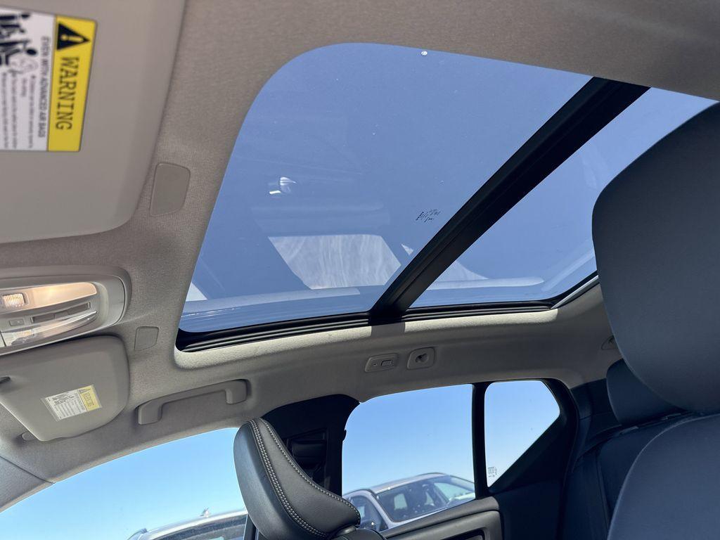 new 2025 Volvo XC40 car, priced at $49,595