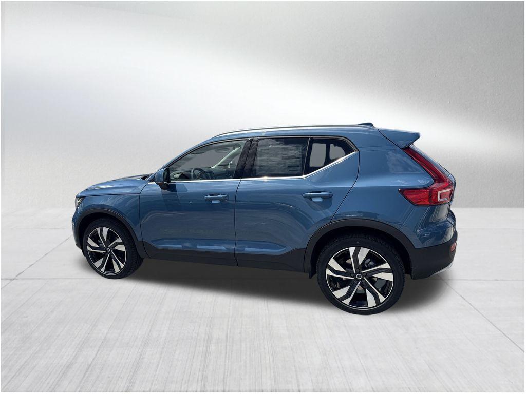 new 2025 Volvo XC40 car, priced at $49,595