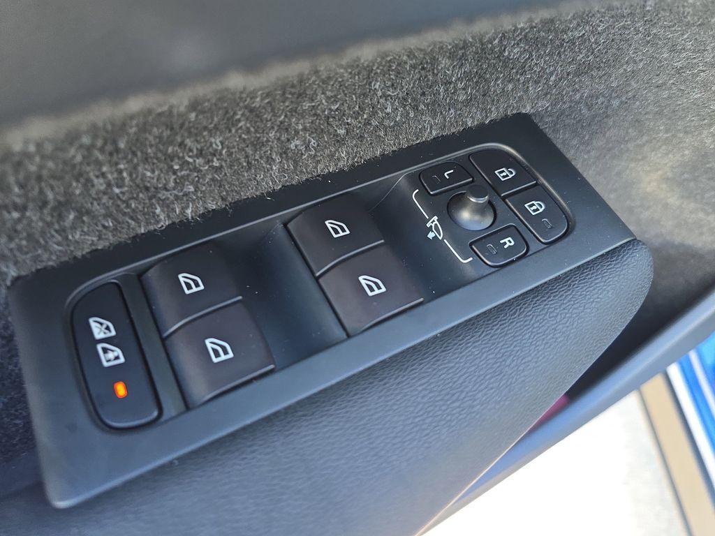 used 2020 Volvo XC40 car, priced at $23,490