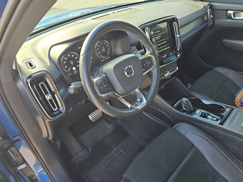 used 2020 Volvo XC40 car, priced at $23,490
