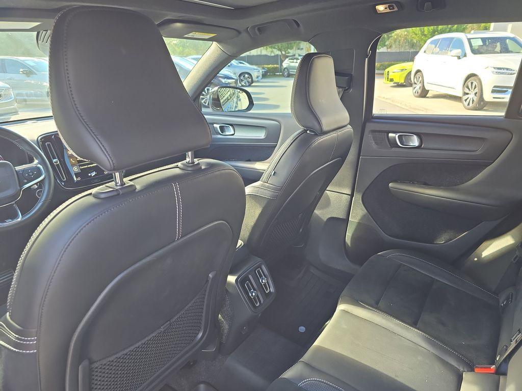 used 2020 Volvo XC40 car, priced at $23,490