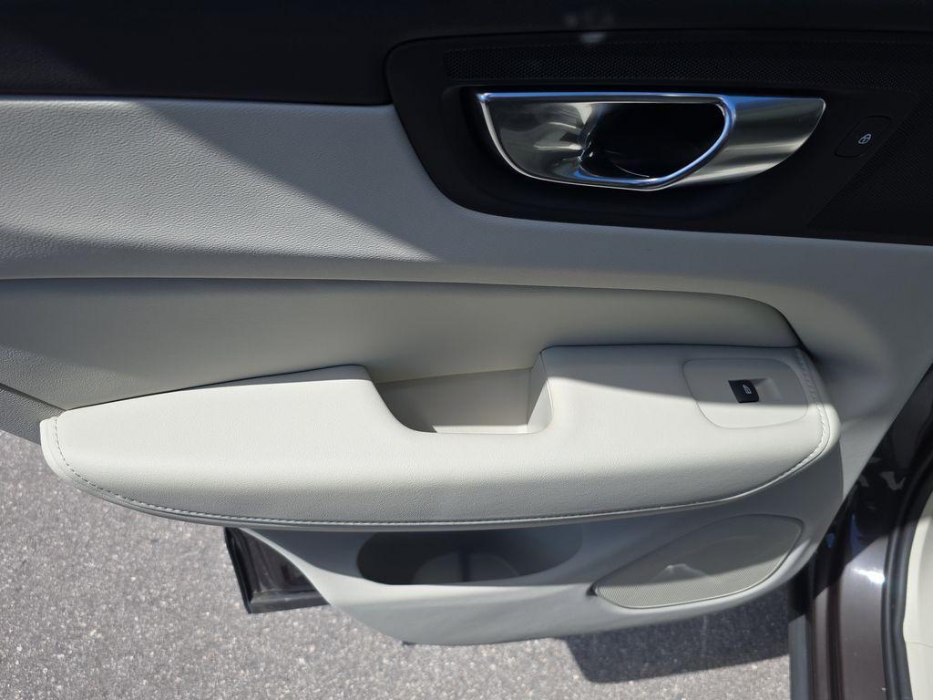 used 2025 Volvo XC60 Plug-In Hybrid car, priced at $51,990