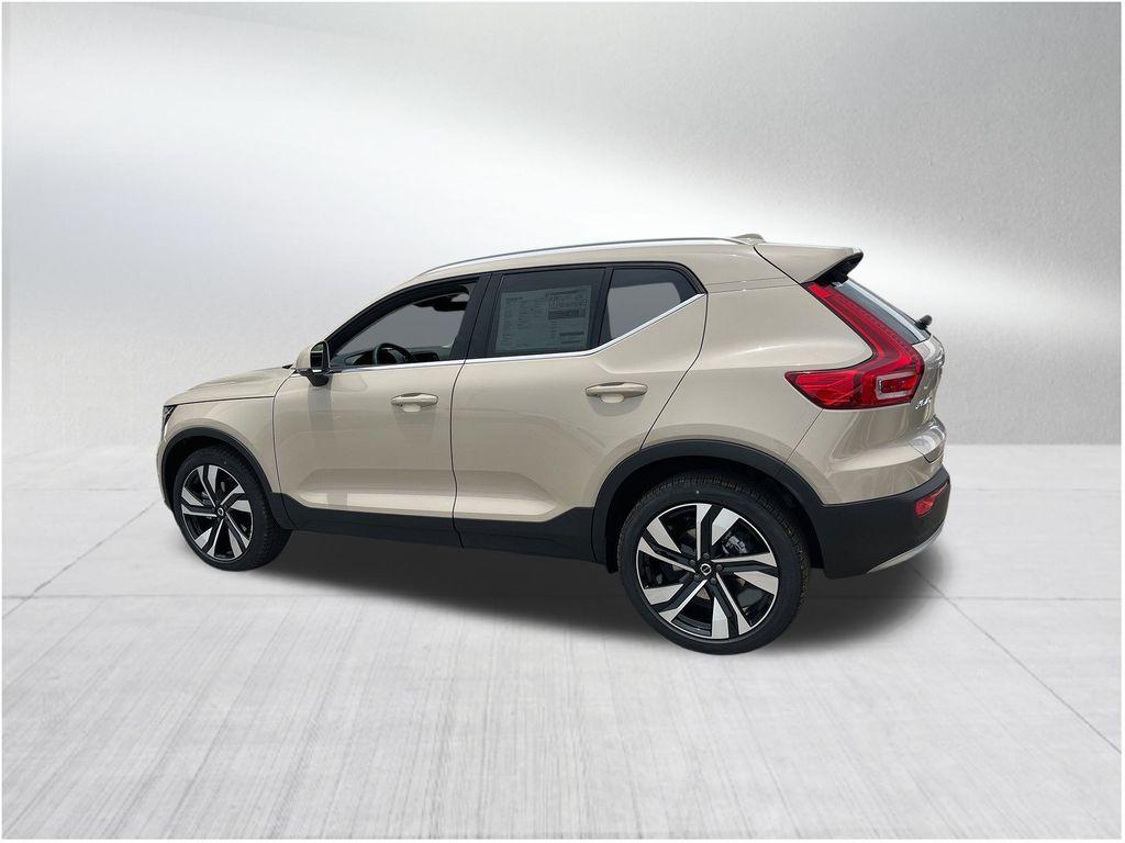 new 2025 Volvo XC40 car, priced at $44,690