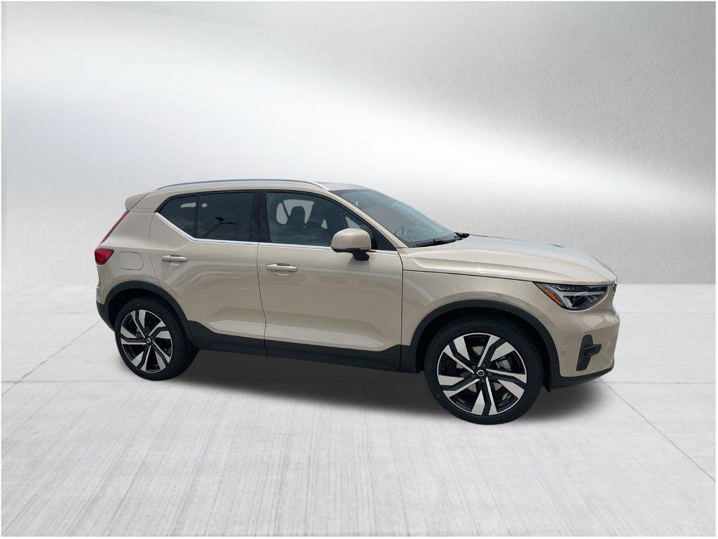 new 2025 Volvo XC40 car, priced at $44,690