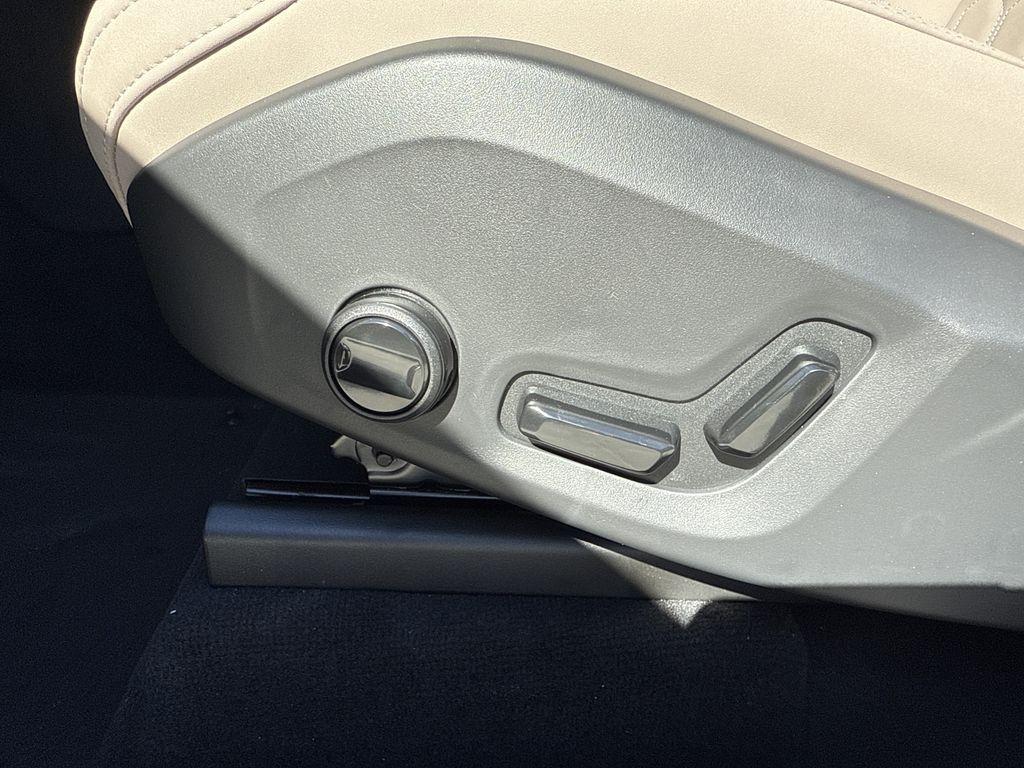 new 2025 Volvo XC90 car, priced at $65,555