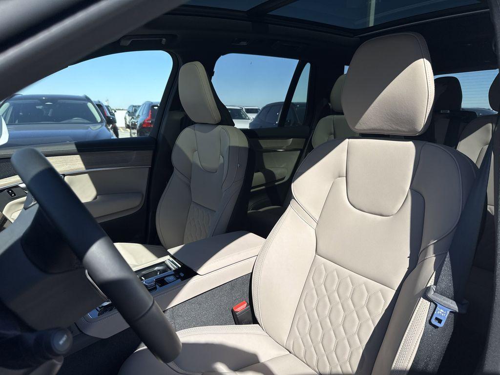 new 2025 Volvo XC90 car, priced at $65,555