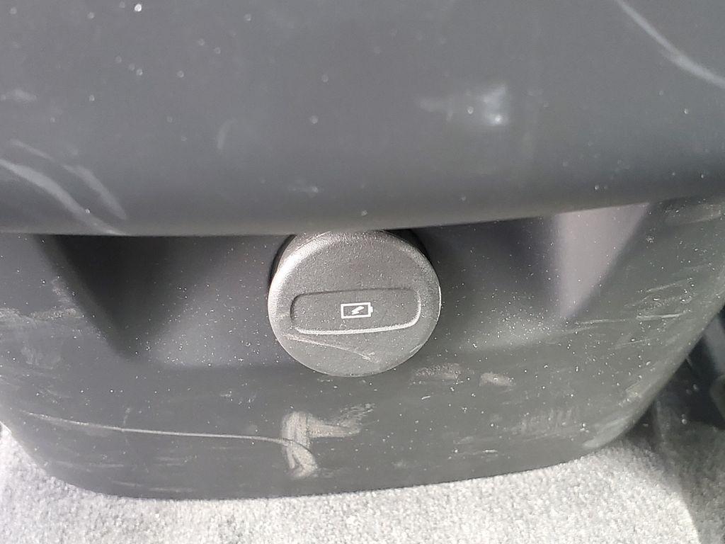 used 2022 Volvo XC60 car, priced at $31,490