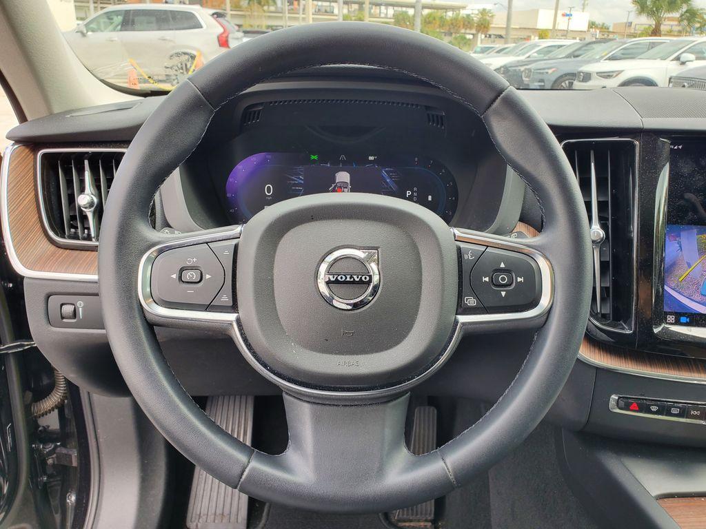 used 2022 Volvo XC60 car, priced at $31,490