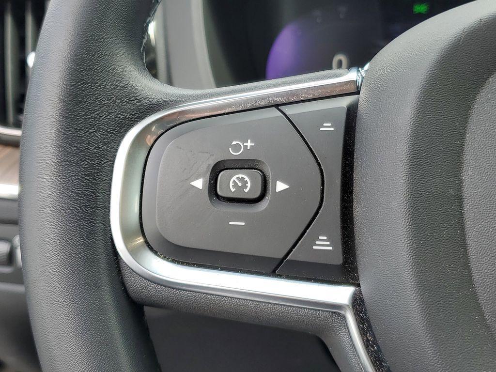 used 2022 Volvo XC60 car, priced at $31,490