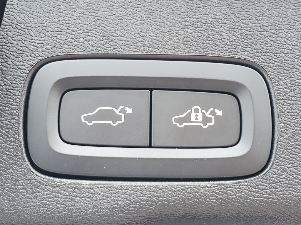 used 2022 Volvo XC60 car, priced at $31,490