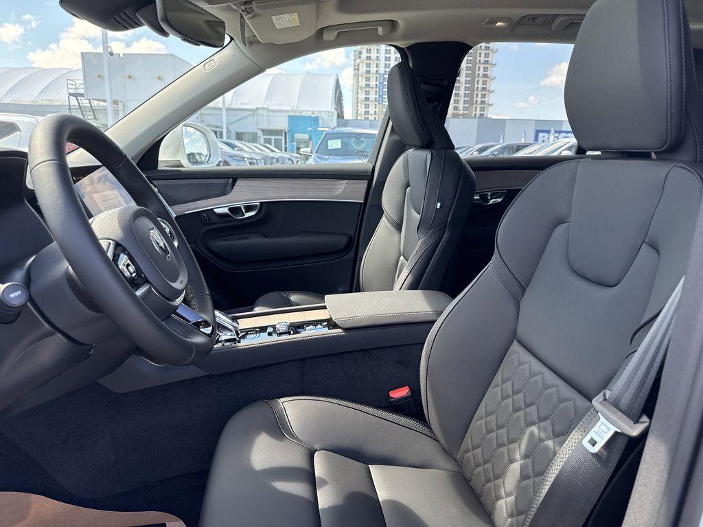 new 2025 Volvo XC90 Plug-In Hybrid car, priced at $77,395