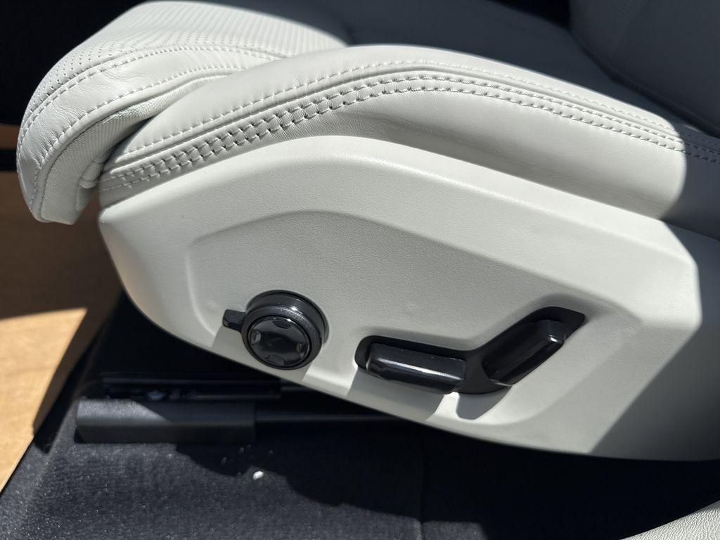 new 2025 Volvo XC60 car, priced at $60,660