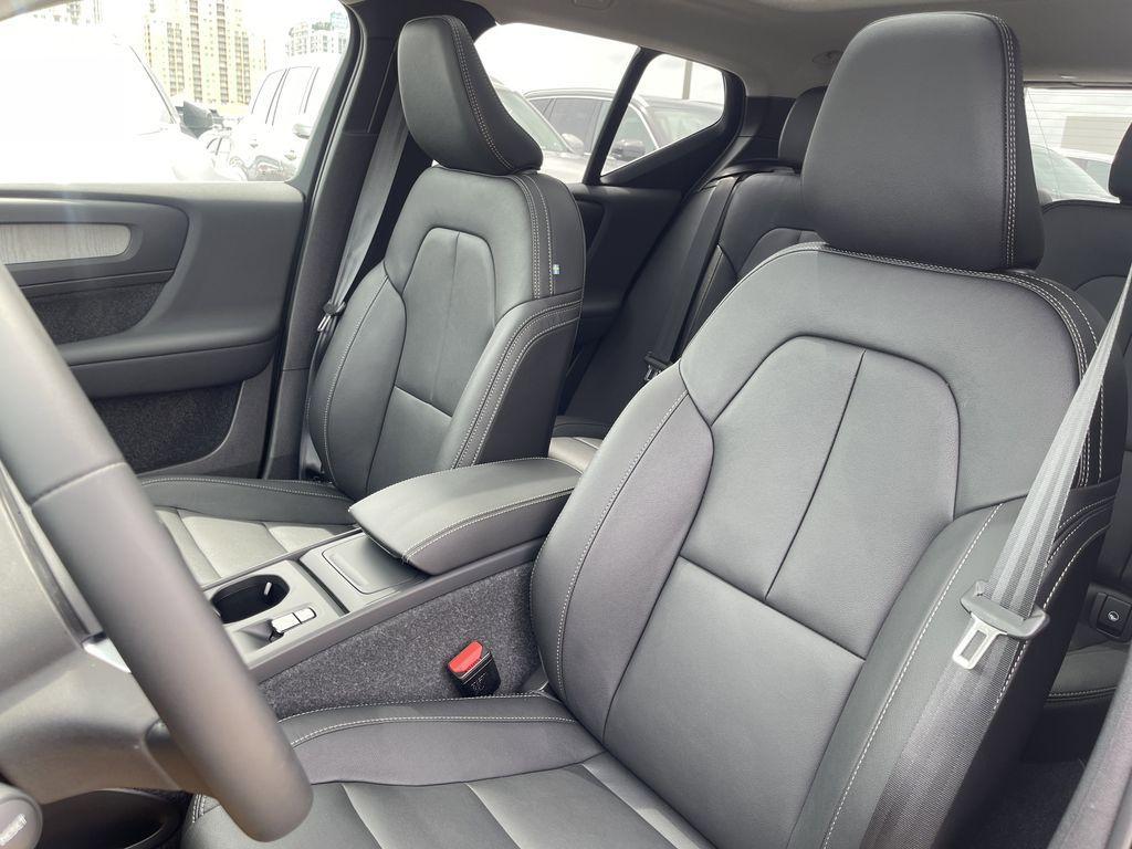 new 2025 Volvo XC40 car, priced at $45,035