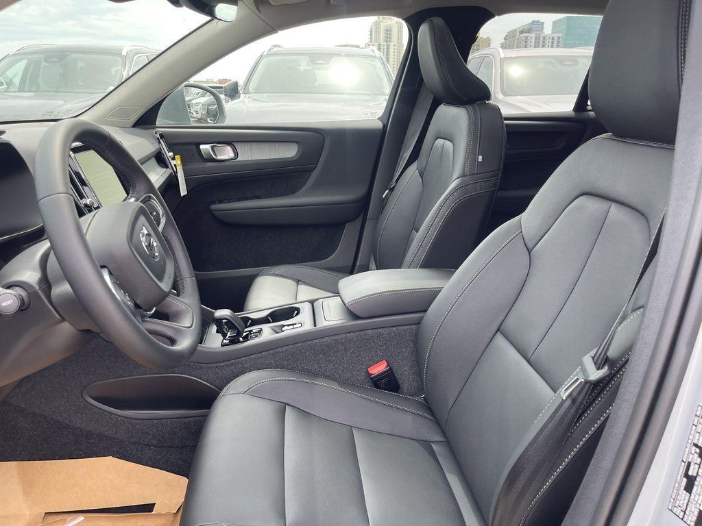 new 2025 Volvo XC40 car, priced at $45,035