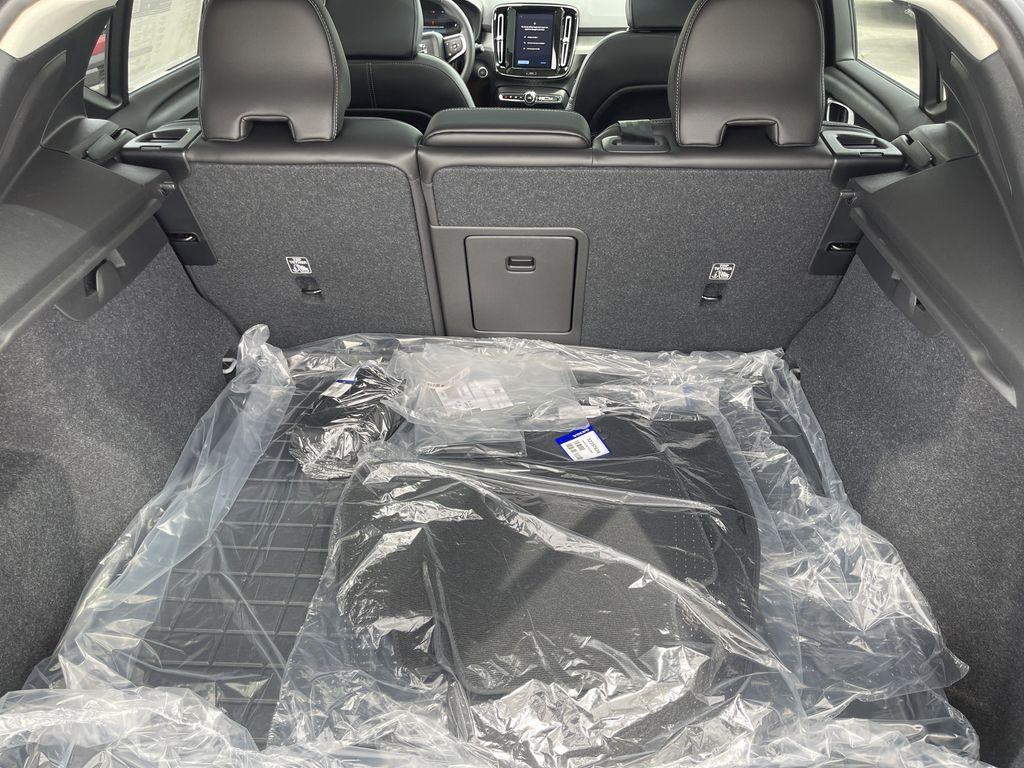 new 2025 Volvo XC40 car, priced at $45,035