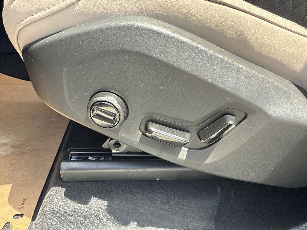 new 2025 Volvo XC90 Plug-In Hybrid car, priced at $78,805