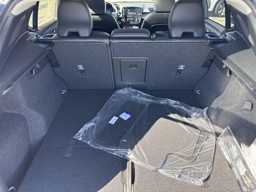 new 2025 Volvo XC40 car, priced at $51,045