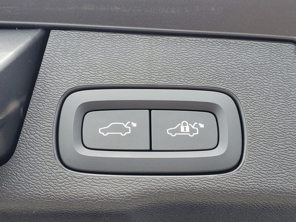 used 2022 Volvo XC60 car, priced at $36,990