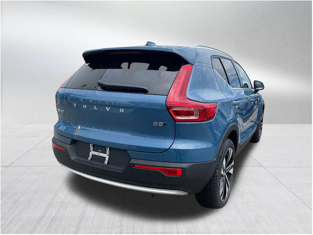 new 2025 Volvo XC40 car, priced at $45,270