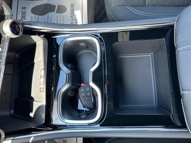 new 2025 Chevrolet Traverse car