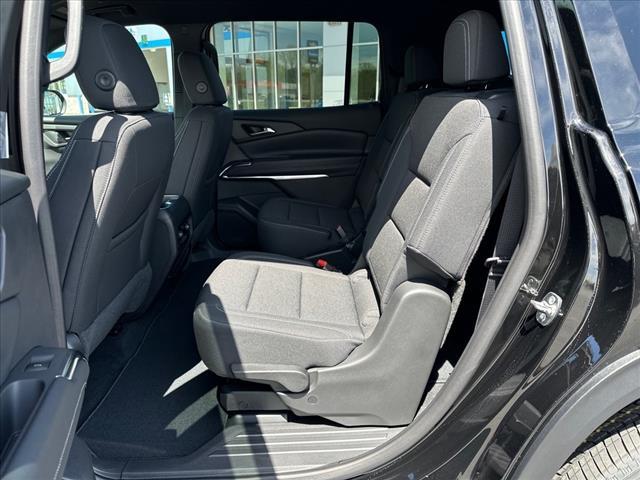 new 2025 Chevrolet Traverse car