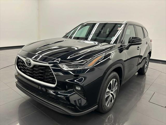 used 2023 Toyota Highlander car, priced at $39,995