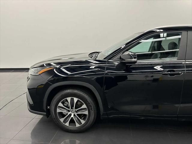 used 2023 Toyota Highlander car, priced at $39,995