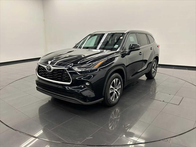 used 2023 Toyota Highlander car, priced at $39,995
