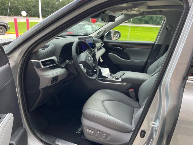 new 2025 Toyota Highlander car, priced at $54,915