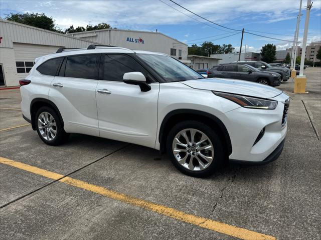 used 2021 Toyota Highlander car, priced at $32,395