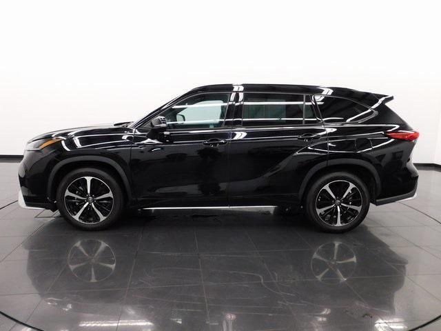 used 2021 Toyota Highlander car, priced at $35,995