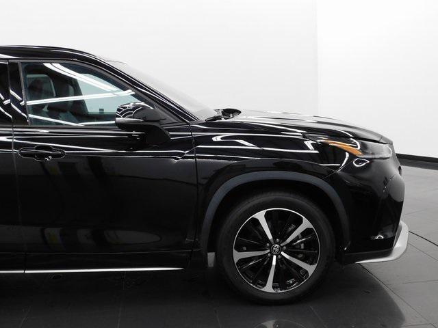 used 2021 Toyota Highlander car, priced at $35,995